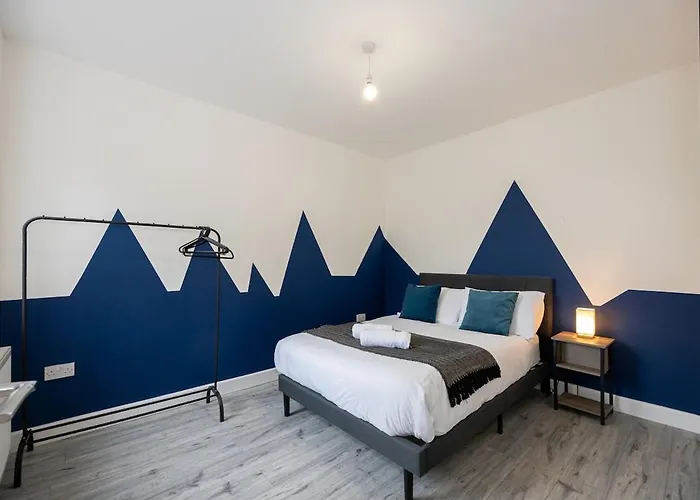 Spacious 4br Perfect For Groups & Contractors 度假居