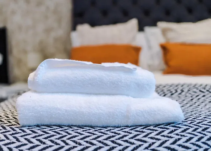 3 Bedroom Town House - Etihad Stadium - Free Parking Holiday home