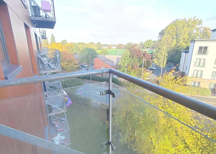 New Private In Shared 2 Bed Flat Camp St *