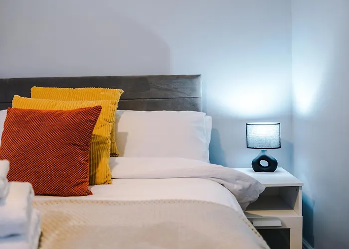 Ideal Group 3br House For 8 Parking