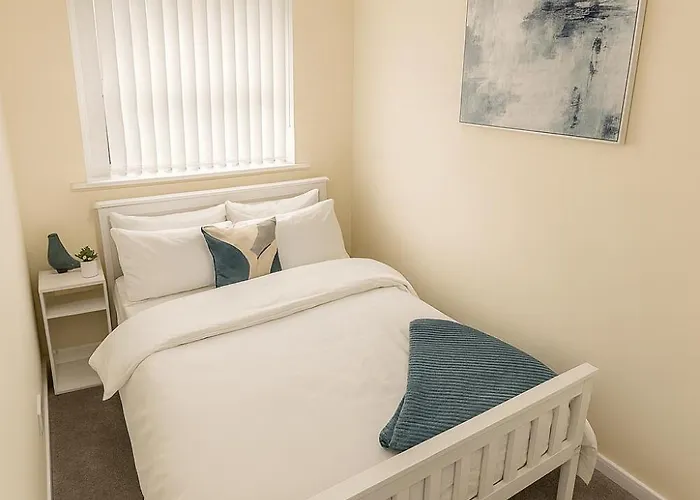 Spacious 3-Bed House With Private Yard Dom wakacyjny Manchester