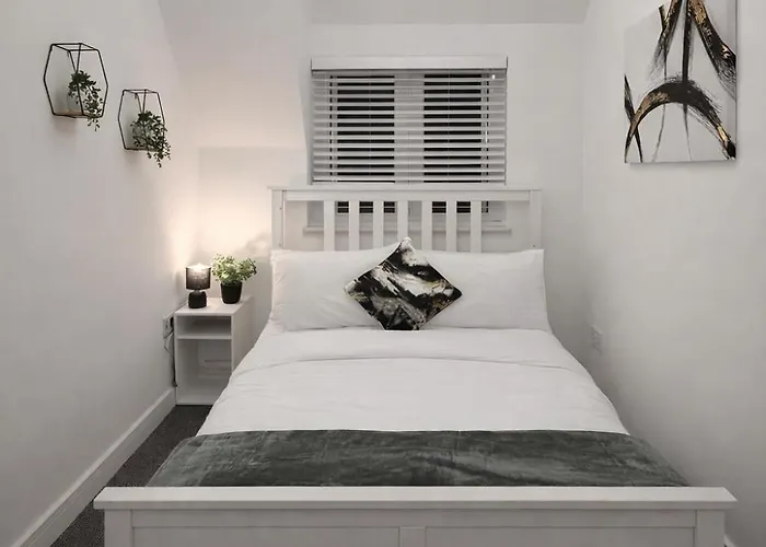 Boutique Home Mcr With Games Table, Sleeps 9 Nyaraló Manchester