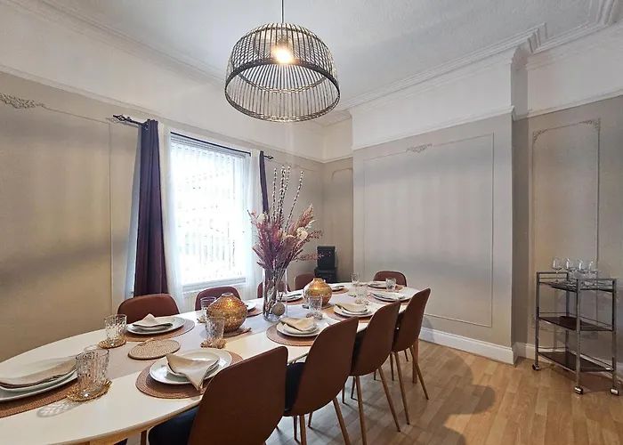 Massive And Stylish 5 Bed House - Sleeps 13 - Free Parking Casa de Férias *