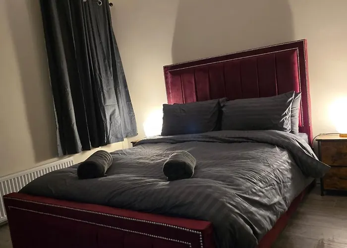 Spacious 3Br Home With Free Parking Ideal For Business & Contractor Stays Sleeps Up To 6 Дом отдыха *