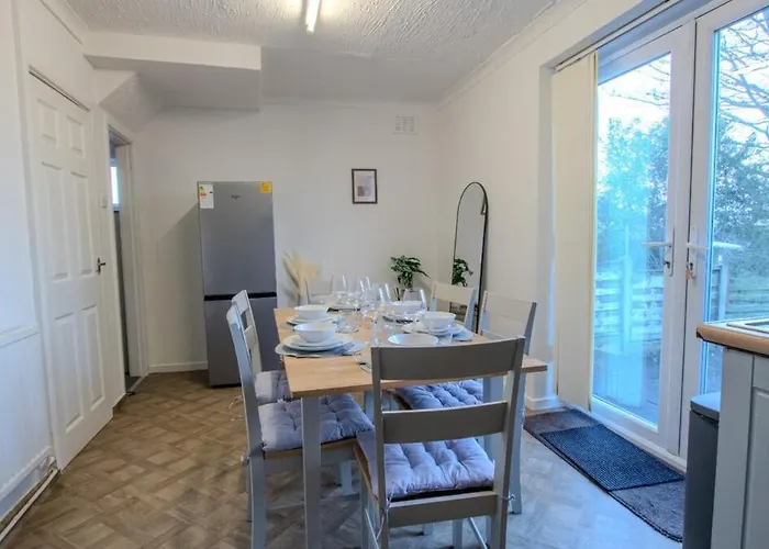 Modern 3br House - Quiet Clifton Area *