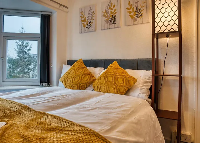 3 Bedrooms Sleeps 7 Free Parking 맨체스터