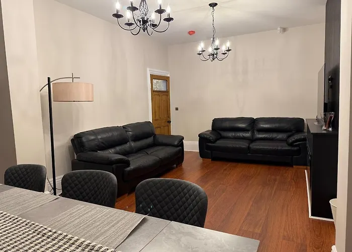 Large Luxury 4 Bedroom With Parking Ferienhaus Manchester