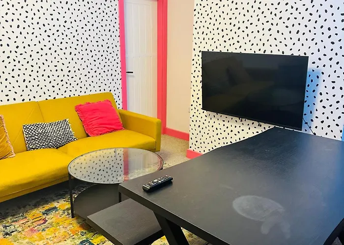 Getaway Bright & Spacious With Parking * Manchester