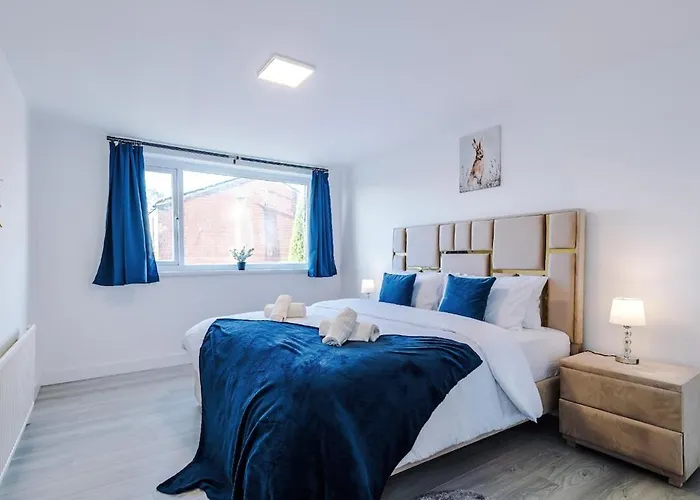 Pearl Reside - Sleeps 5, Free Parking & 5 Mins Centre