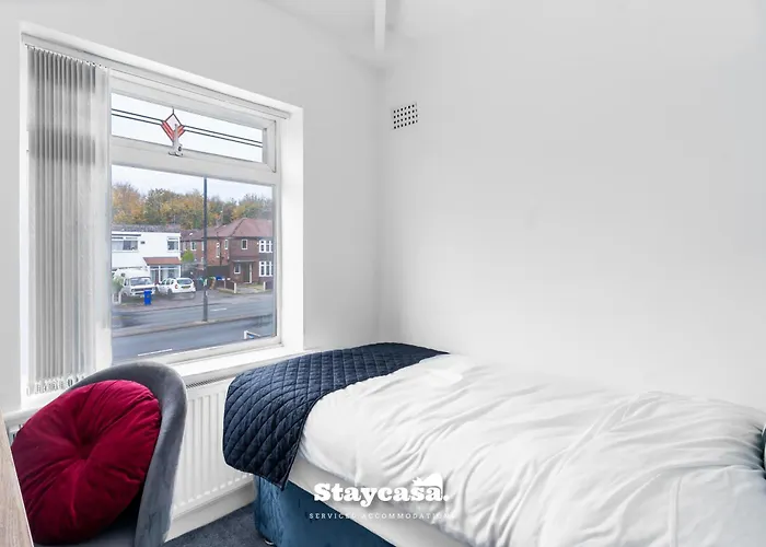 Spacious 4-bed Near Didsbury Ferienhaus