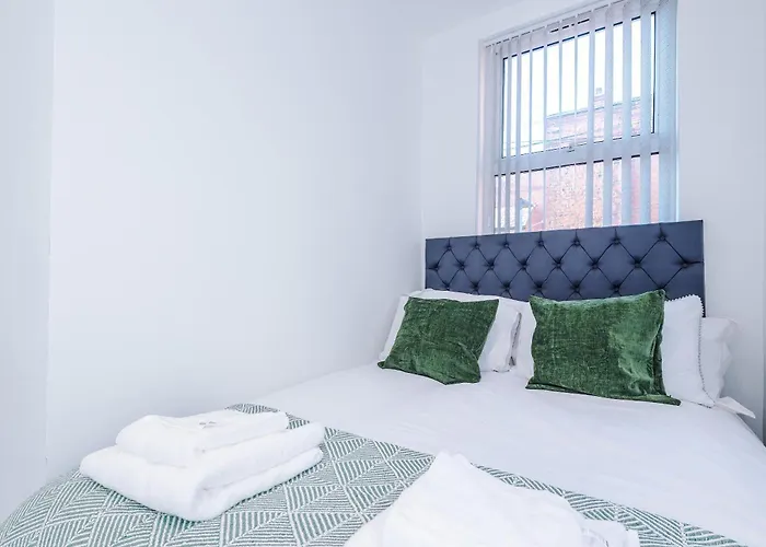 3 Bedroom Town House - Etihad Stadium - Free Parking Holiday home Manchester