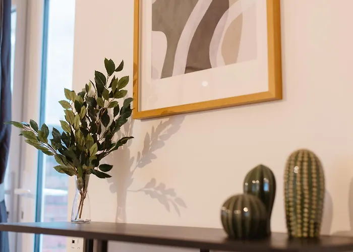 3 Bedroom House In Salford - Sleeps 6 Guests, Contractors, Groups, Families, Business, Leisute & Relocation Welcome, 15 Minutes From Centre, Fast Wi-fi, Smart Tv In Each Bedroom And Free Parking, Long & Short Welcome Prázdninový dům Manchester