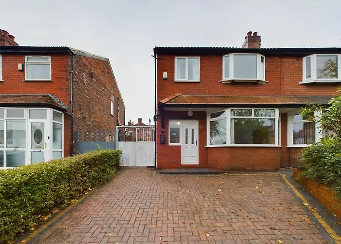 Tatil Evi Newly Built 4-bed Semi-detached 2 Baths, Near Manchester