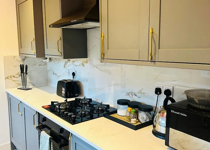 Getaway Bright & Spacious With Parking Hébergement de vacances *