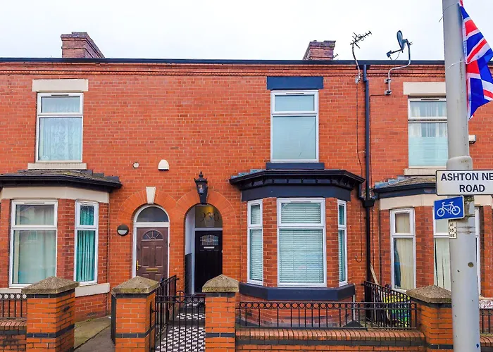 Ideal Group 3br House For 8 Parking Manchester
