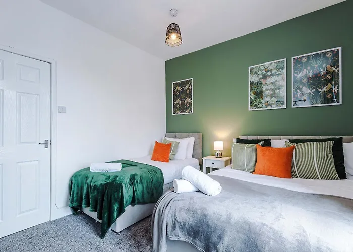 Tatil Evi Spacious 3 Bed In By 53 Degrees Property, Perfect For Group Stays, Sleeps 8 With Free Parking! *