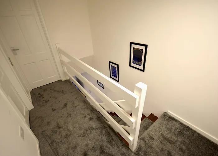 بيت للعطل Cosy 2bdr House With Driveway Near *