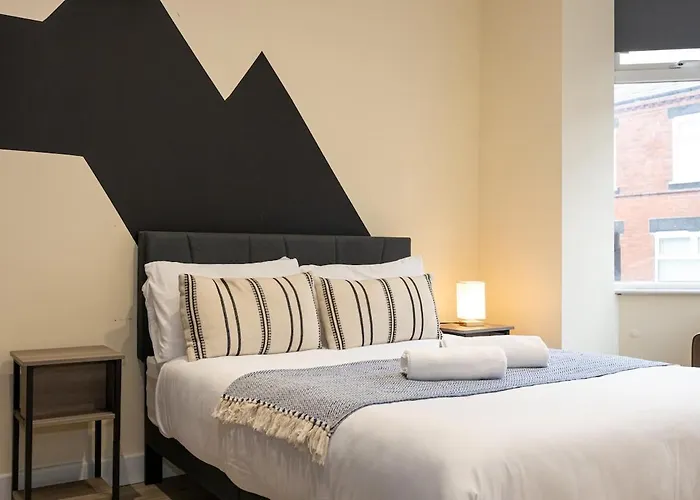 Spacious 4br Perfect For Groups & Contractors 曼彻斯特