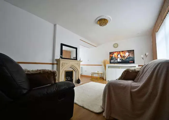 Дом отдыха Elegant With Hot Tub *