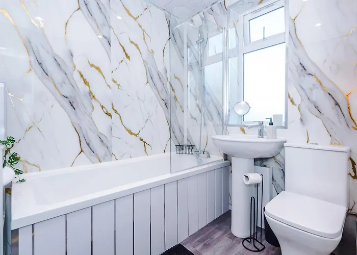 Free Park Stunning 3bedroom In