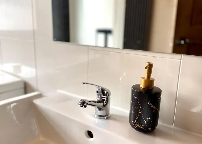 Modern And Comfy 3 Bed Near Etihad, Coop Live Arena And Centre *