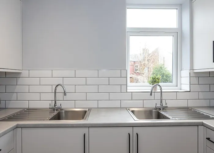 Spacious 4br Perfect For Groups & Contractors 曼彻斯特