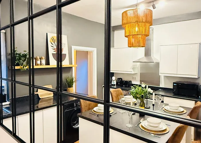 Nyaraló 3br House Near Old Trafford With Games Sleeps 8