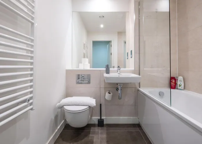 Bright Modern Townhouse With Free Parking Dom wakacyjny