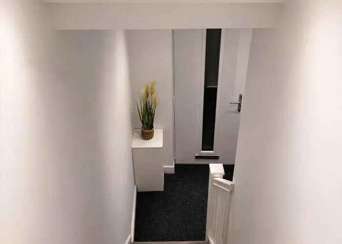 Boutique Home Mcr With Games Table, Sleeps 9 Nyaraló