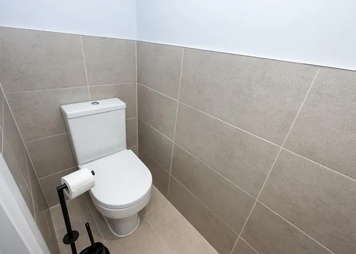 Spacious 4br Perfect For Groups & Contractors 度假居 曼彻斯特