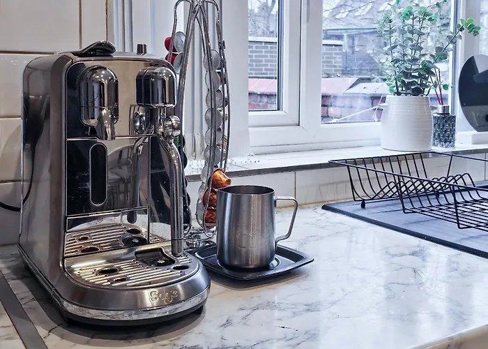 Massive And Stylish 5 Bed House - Sleeps 13 - Free Parking Mánchester