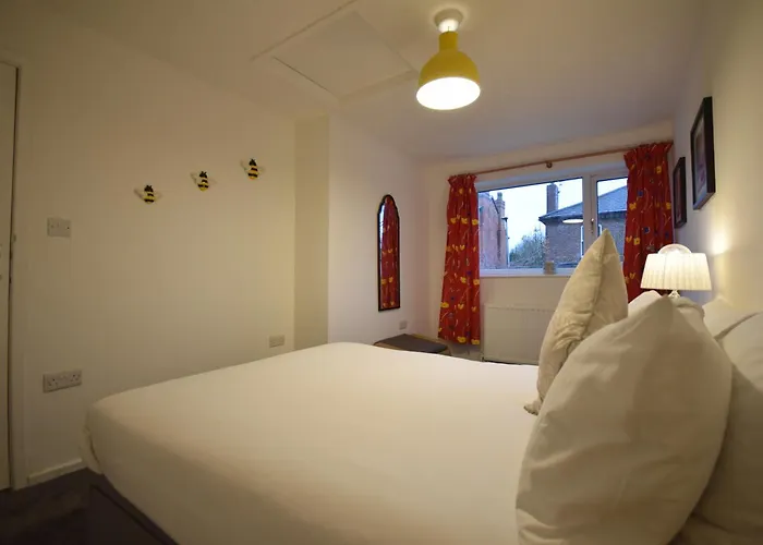 Cosy 2bdr House With Driveway Near مانشستر