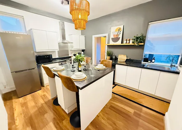 3br House Near Old Trafford With Games Sleeps 8 Manchester