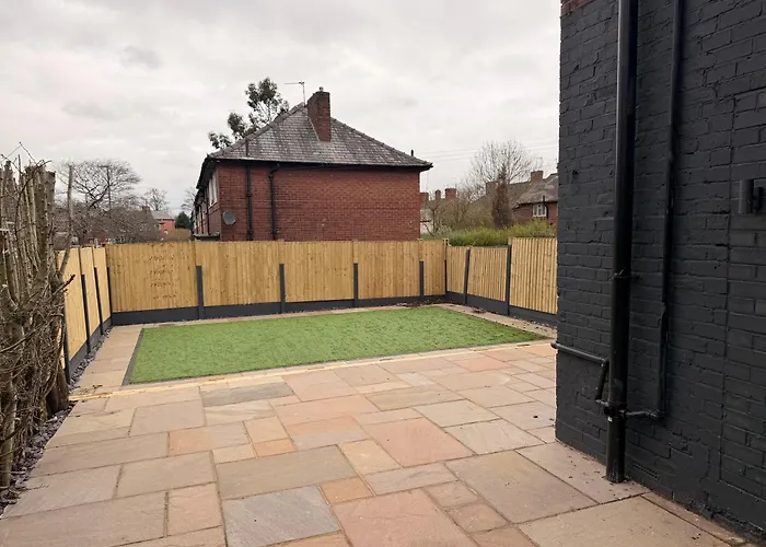 Boutique Home Mcr With Games Table, Sleeps 9 Nyaraló