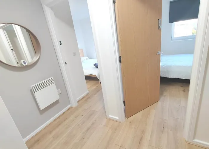 New Private In Shared 2 Bed Flat Camp St