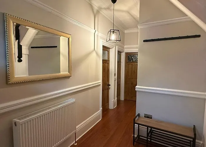 Large Luxury 4 Bedroom With Parking Ferienhaus *