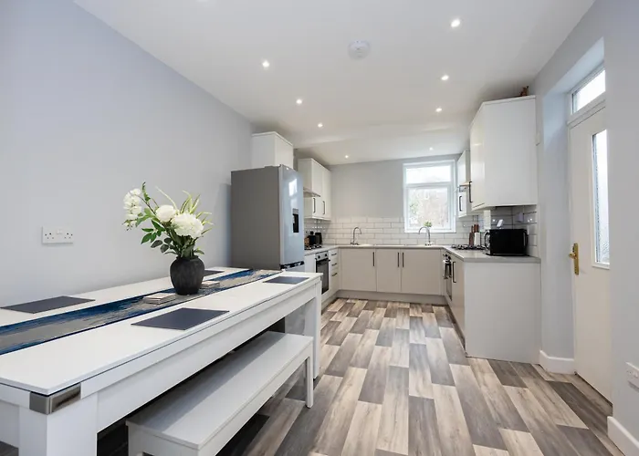 Spacious 4br Perfect For Groups & Contractors *