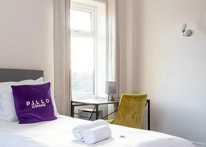 Detached House In Prestwich Sleeps 10 With Parking Ferienhaus Manchester