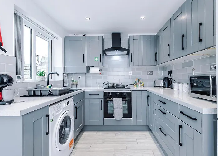 Dom wakacyjny Stylish 2br House For 4 In With Parking *