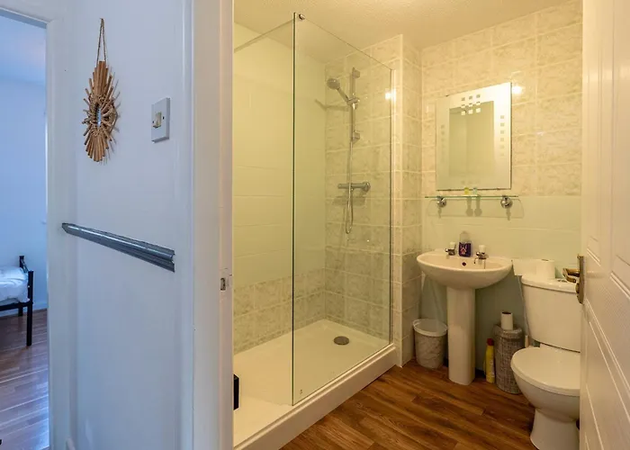 2br House Contractors Parking Wifi * Manchester