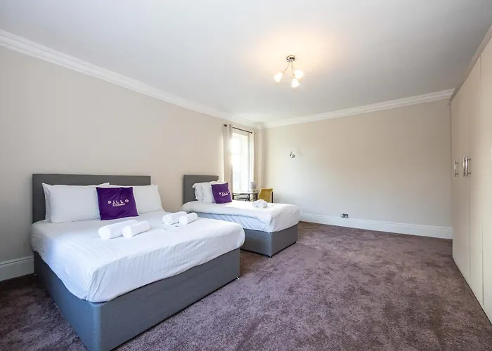 Ferienhaus Detached House In Prestwich Sleeps 10 With Parking Manchester