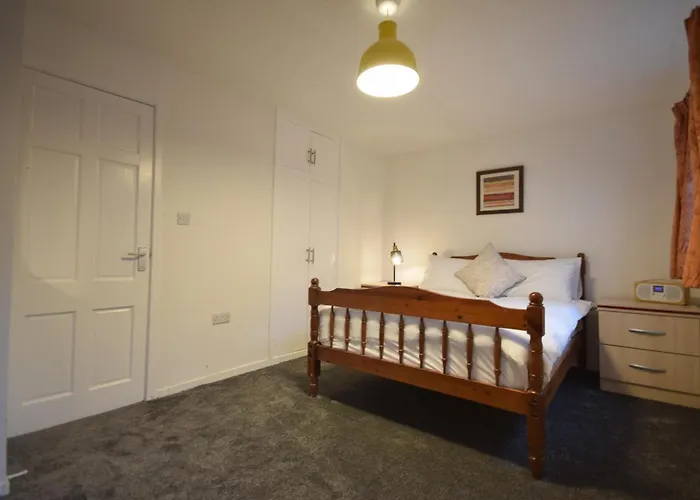 Cosy 2bdr House With Driveway Near *