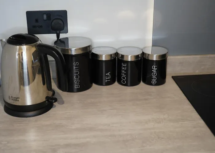 Spacious 3-bedroom Near Centre With Parking *