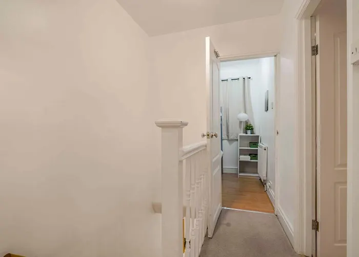 Penzion Guestready - Cozy 3-bedroom In Droylsden Manchester