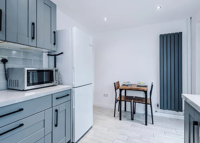 Ferienhaus Stylish 2br House For 4 In With Parking *