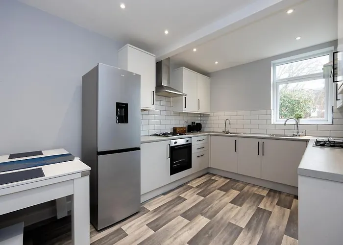 Spacious 4br Perfect For Groups & Contractors 度假居