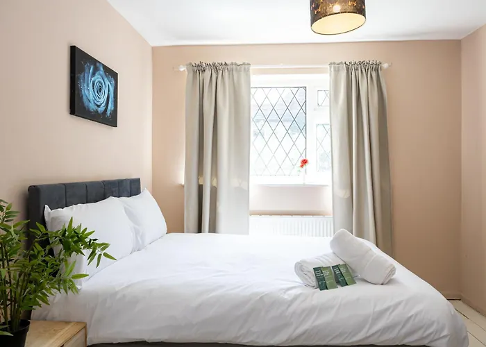 3-bed Didsbury M20 Parking Long