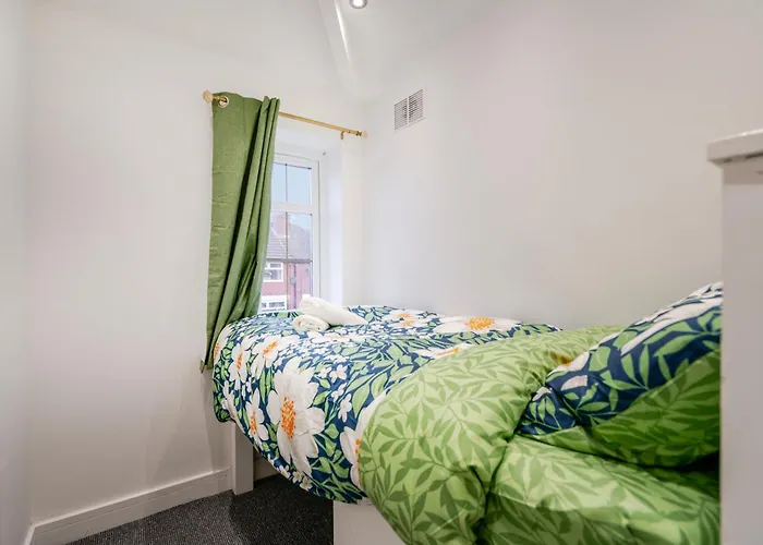 Spacious 4 Bed Ideal For Business & Long Term Stays, Free Parking Pensión Mánchester