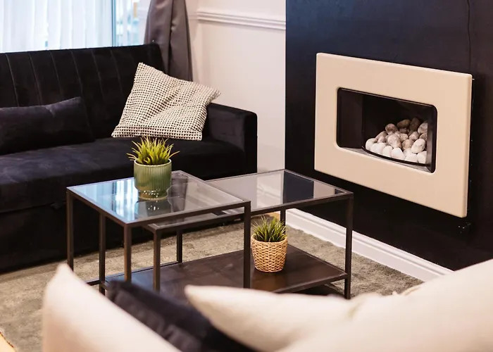 3 Bedroom House In Salford - Sleeps 6 Guests, Contractors, Groups, Families, Business, Leisute & Relocation Welcome, 15 Minutes From Centre, Fast Wi-fi, Smart Tv In Each Bedroom And Free Parking, Long & Short Welcome Prázdninový dům Manchester