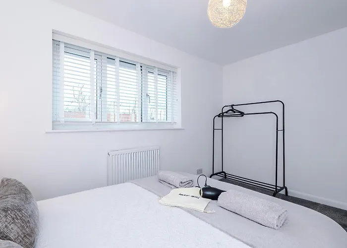 Stylish 2br House For 4 In With Parking *